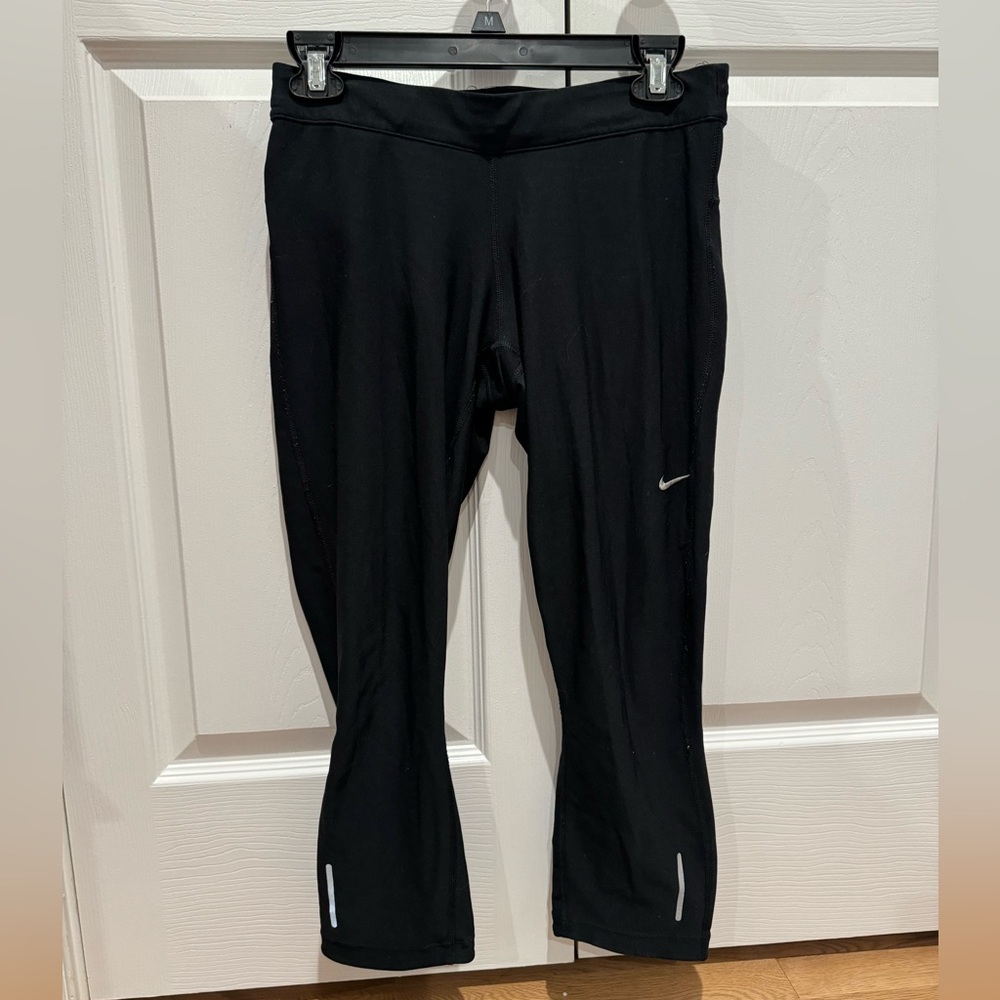 Nike black leggings. Capri length. Small zipper pocket. Size medium